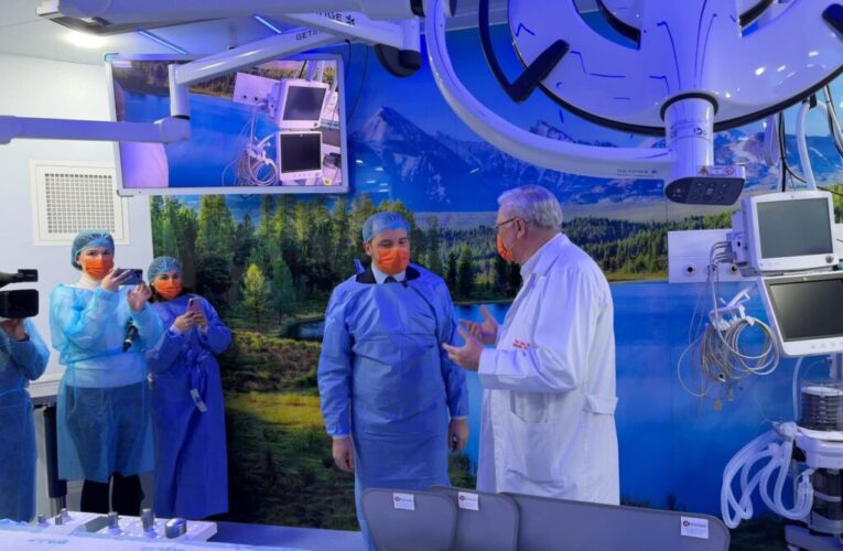 Noul ministru al SÄnÄtÄÈii, Ã®n vizitÄ la un spital din IaÈi: âConstruim viitorul medicinei cardiovasculareâ