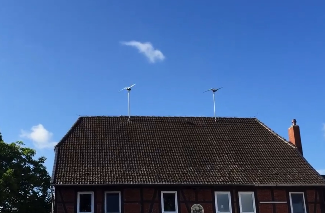 O turbinÄ eolianÄ de mici dimensiuni poate produce 200 kWh pe lunÄ pentru o locuinÈÄ. Cât ai putea economisi la factura de curent în România