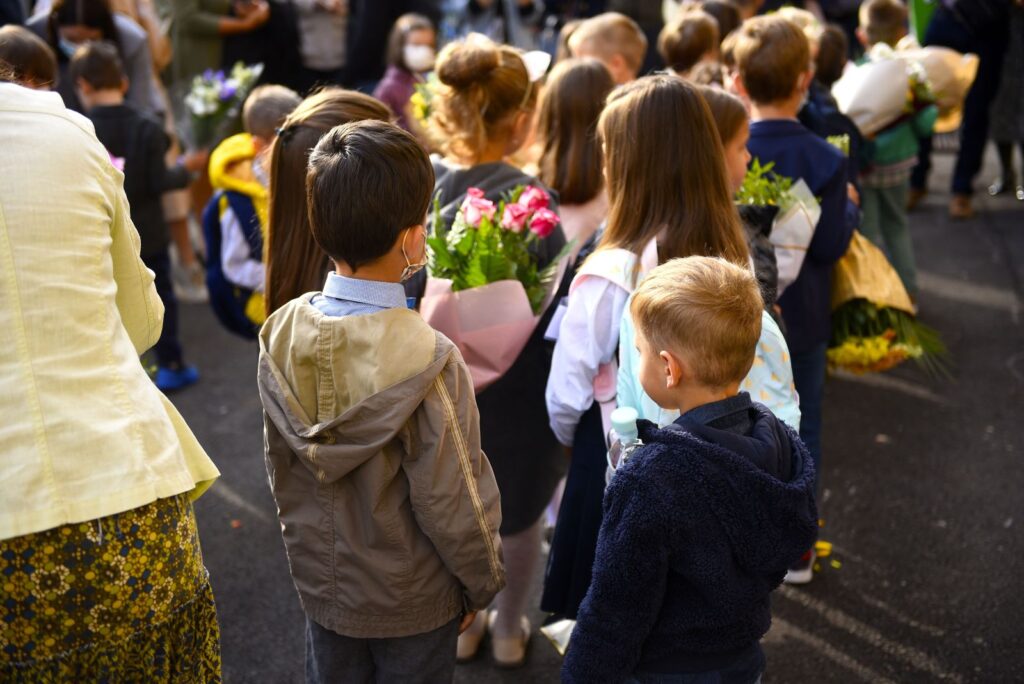 Patru din zece pÄrinÈi romÃ¢ni care muncesc Ã®n strÄinÄtate vor sÄ revinÄ definitiv Ã®n ÈarÄ. Ce aratÄ un nou sondaj