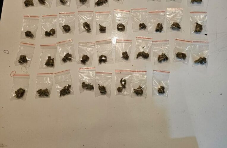 PercheziÈii Ã®n sectorul 5 Ã®ntr-un dosar de trafic de droguri de mare risc. Peste 900 de doze de heroinÄ confiscate de DIICOT