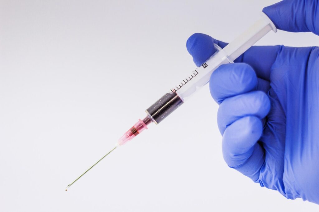 PremierÄ Ã®n Statele Unite. Un laborator i-a administrat unui pacient un virus conceput cu inteligenÈa artificialÄ