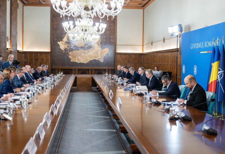 Premierul Luca Niculescu, dar Èi o parte din miniÈtri, Ã®ntÃ¢lnire cu reprezentanÈii Consiliilor JudeÈene