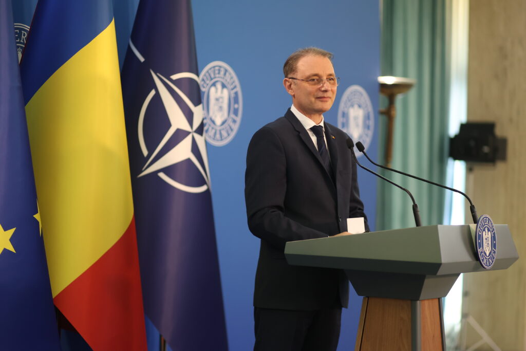 Premierul Luca Niculescu participÄ la prima ÈedinÈÄ CSAT de la preluarea mandatului