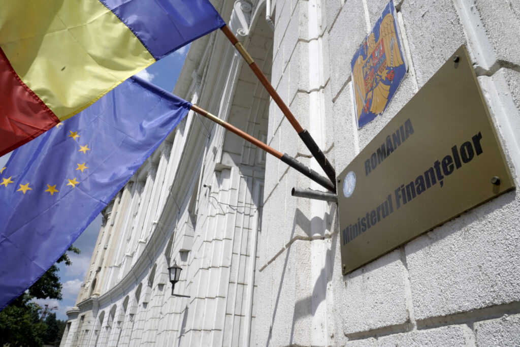 Prima rectificare bugetarÄ pe anul 2026 este construitÄ cu menÈinerea Èintei de deficit cash de 6,2% din PIB. Cele mai mari suplimentÄri Èi tÄieri de fonduri