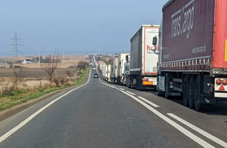 Protest al transportatorilor turci la graniÈa cu Bulgaria. Avertisment MAE pentru Èoferii romÃ¢ni