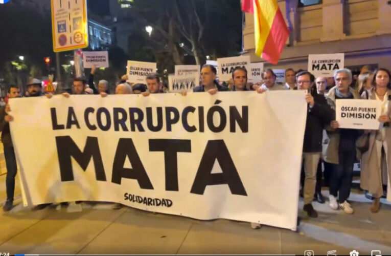 Proteste la Madrid dupÄ tragedia feroviarÄ din Spania | Zeci de rÄniÈi au fost externaÈi din spitale