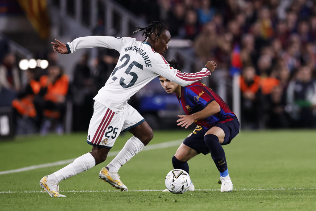 Real Madrid cÃ¢ÈtigÄ El ClÃ¡sico pe terenul Barcelonei, cu o dublÄ a lui MbappÃ©. Mourinho: âNu jucÄm pentru a cÃ¢Ètiga pe Camp Nou, ci campionatulâ