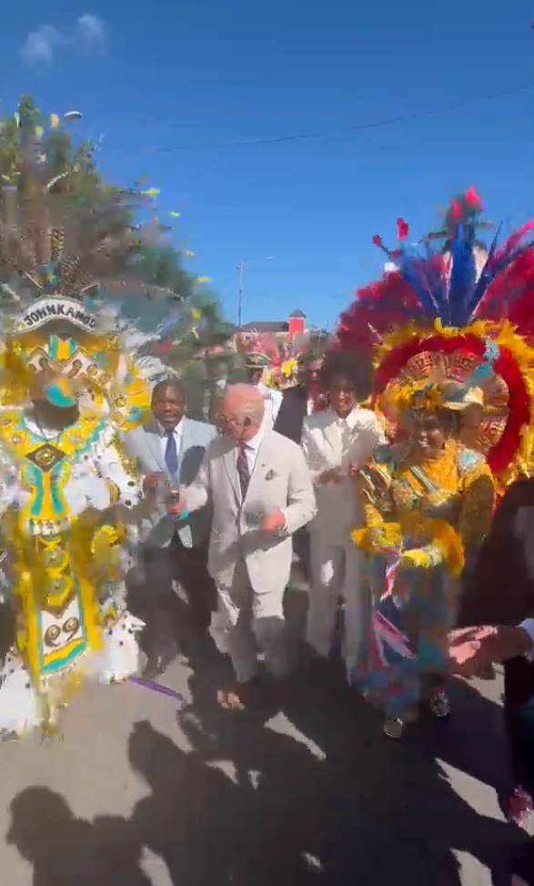 Regele Charles al III-lea a dansat pe strÄzile din Bahamas, alÄturi de localnici. Moment inedit în timpul vizitei regale