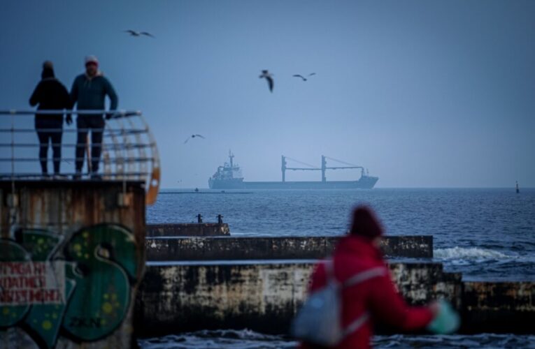 Rusia afirmÄ cÄ a lovit o navÄ de mÄrfuri, destinatÄ Ucrainei, Ã®n Marea NeagrÄ. Trei persoane au murit Ã®n urma unor atacuri Ã®n Belgorod