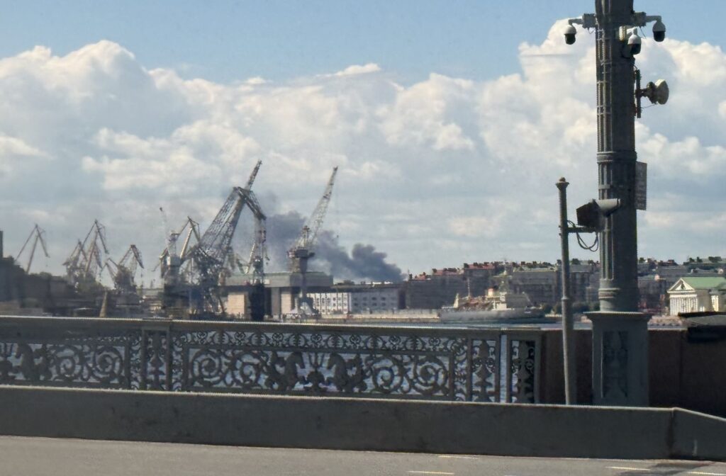 Ucraina a suspendat atacurile asupra rafinÄriilor din Rusia, dupÄ presiunile lui Trump. Ce se Ã®ntÃ¢mplÄ Ã®n culisele relaÈiei dintre Kiev Èi Washington