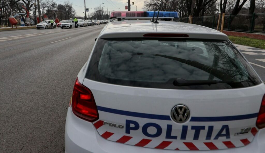 Un Èofer bÄut a fugit de poliÈiÈti dupÄ ce a ieÈit din parcarea unui supermarket din PiteÈti