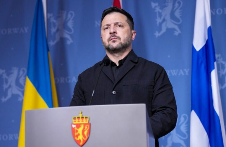Volodimir Zelenski afirmÄ cÄ Ucraina doreÈte sÄ menÈinÄ o armatÄ de 800.000 de militari, excluzÃ¢nd neutralitatea