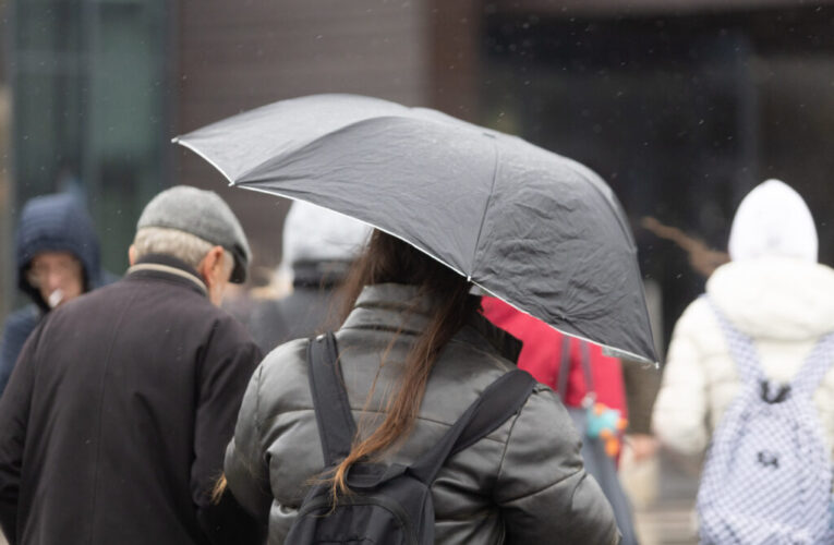 Vremea se schimbÄ Ã®n BucureÈti Ã®n weekend. Meteorologii anunÈÄ ploi Èi temperaturi de cel mult 12 grade